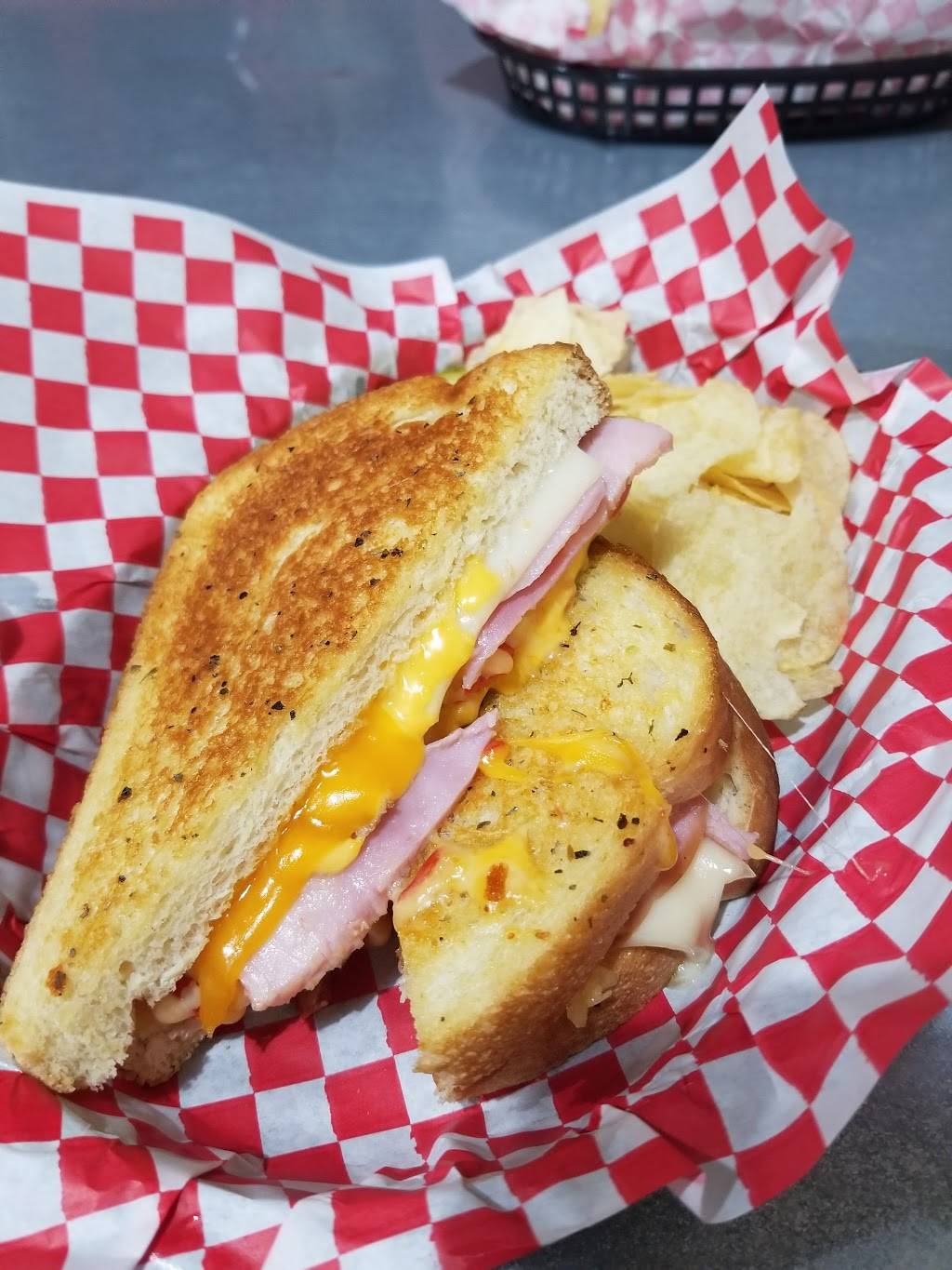 Downtown Grilled Cheese Company | restaurant | 1718 S Elm St, Sherman, TX 75090, USA | 9034872298 OR +1 903-487-2298