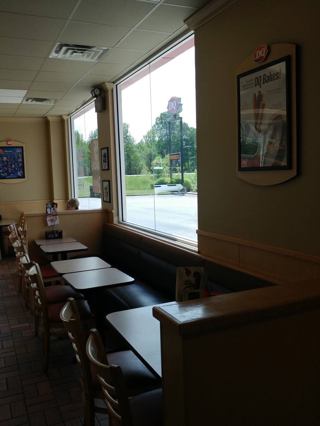 Dairy Queen | restaurant | 21700 John T Reid Pkwy, Scottsboro, AL 35768, USA | 2562594114 OR +1 256-259-4114