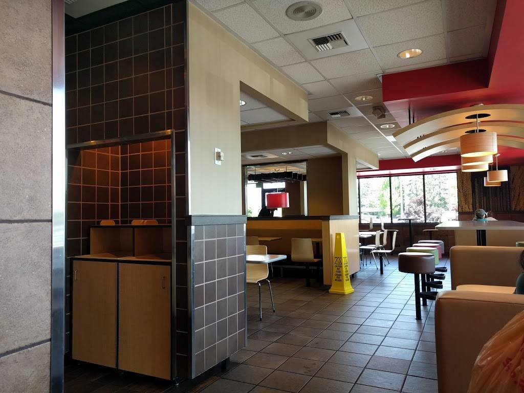 McDonalds | cafe | 16501 S Center, Tukwila Pkwy, Tukwila, WA 98188, USA | 2065753652 OR +1 206-575-3652