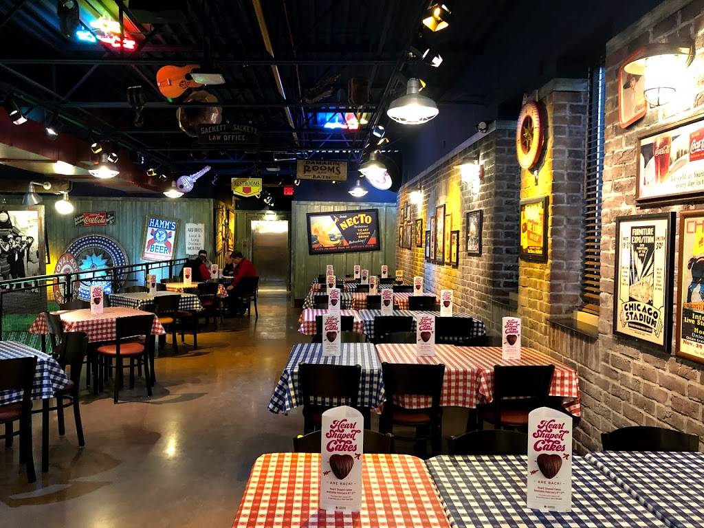 Portillos Hot Dogs | meal takeaway | 1800 County Road B2 W, Roseville, MN 55113, USA | 6518888850 OR +1 651-888-8850