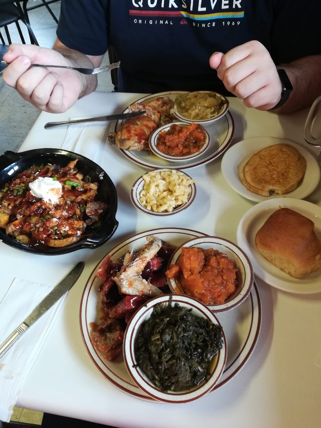 BBQ Hut | restaurant | 2203 W 26th Ave, Pine Bluff, AR 71603, USA | 8703291220 OR +1 870-329-1220