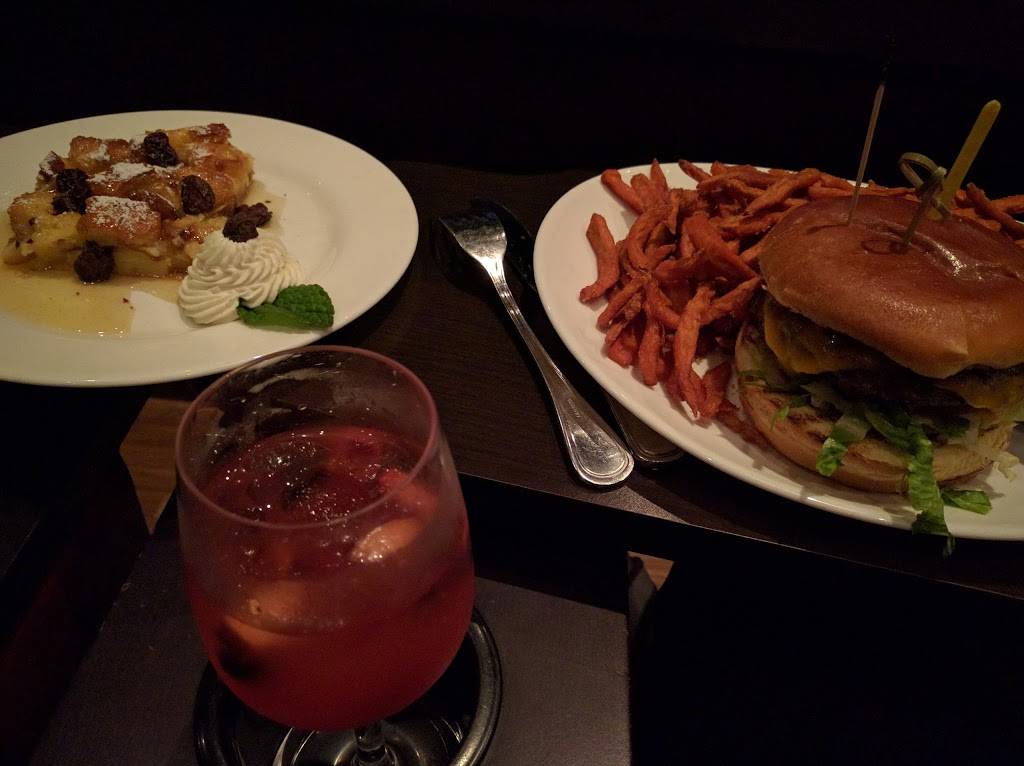 Studio Movie Grill | restaurant | 4401 W Claiborne Square, Hampton, VA 23666, USA | 7573258896 OR +1 757-325-8896