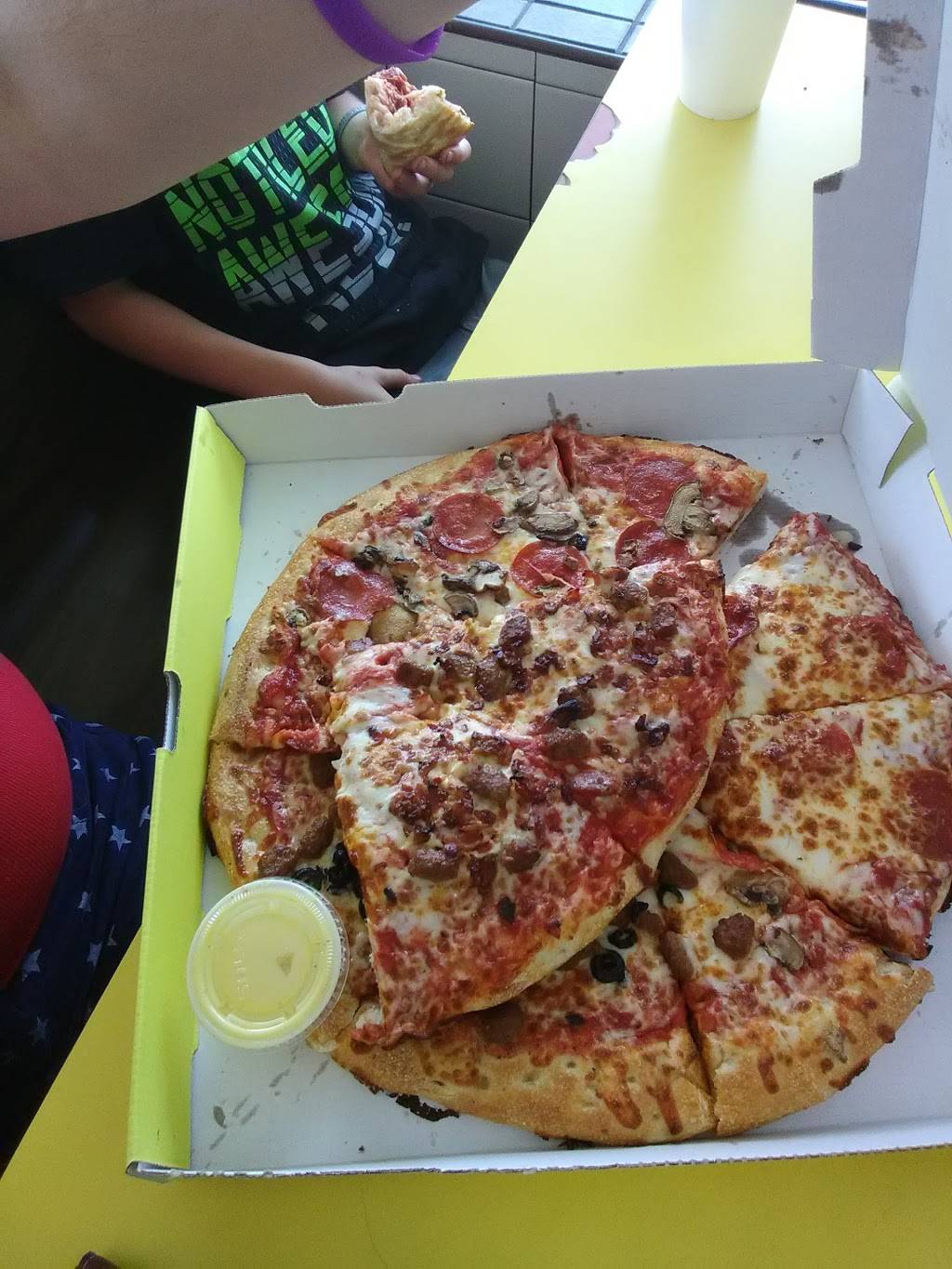 Hungry Howie's Pizza - Meal delivery | 4744 US Hwy 98 N, Lakeland, FL ...