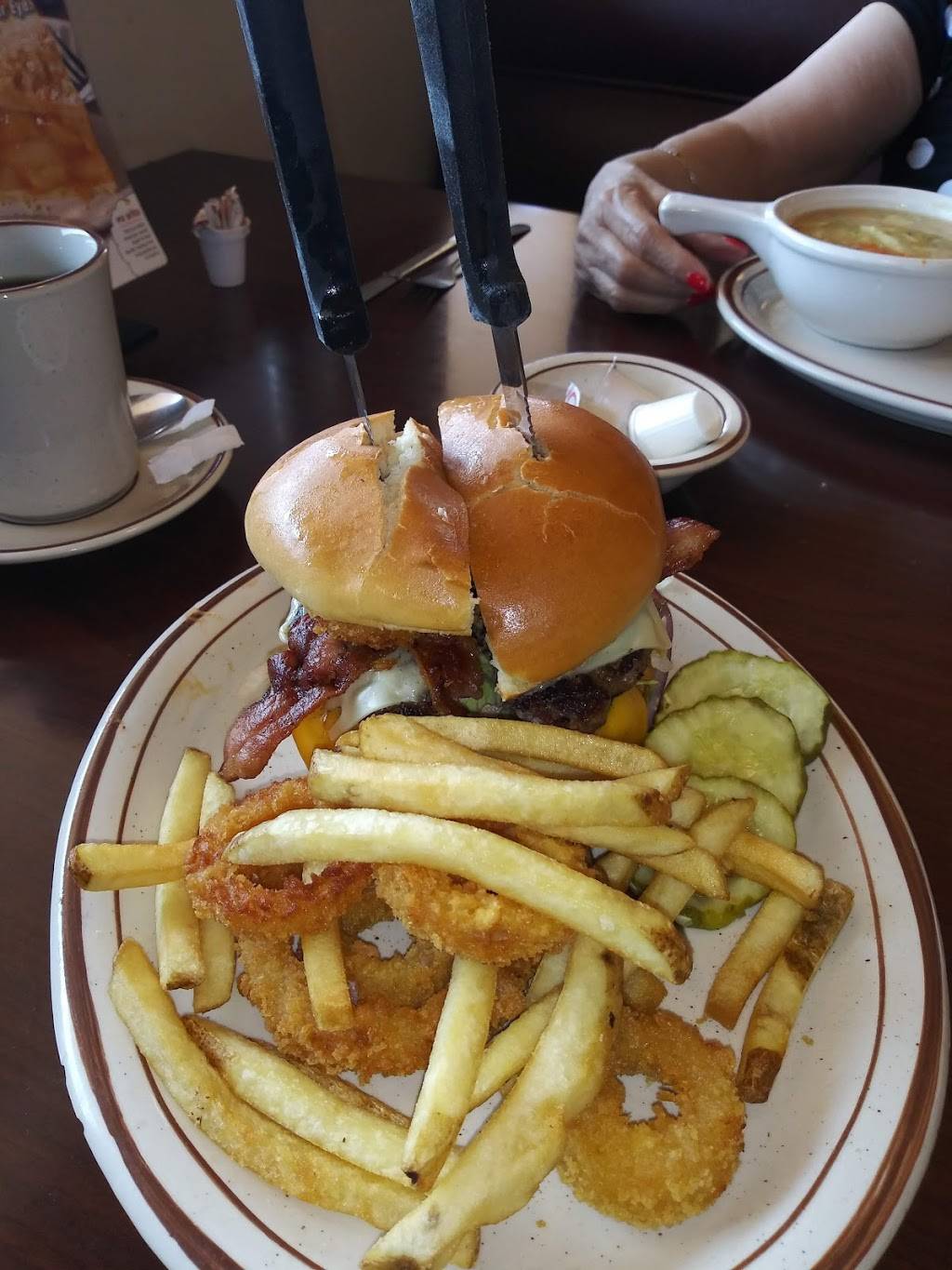 Village Inn | bakery | 2275 Trawood Dr, El Paso, TX 79935, USA | 9155927210 OR +1 915-592-7210