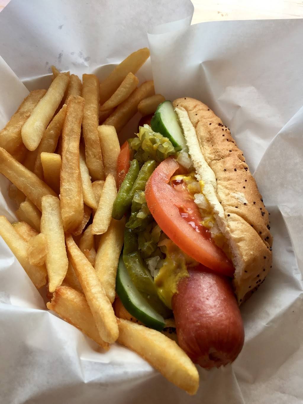 Skyway Doghouse | restaurant | 9480 S Ewing Ave, Chicago, IL 60617, USA | 7737312000 OR +1 773-731-2000
