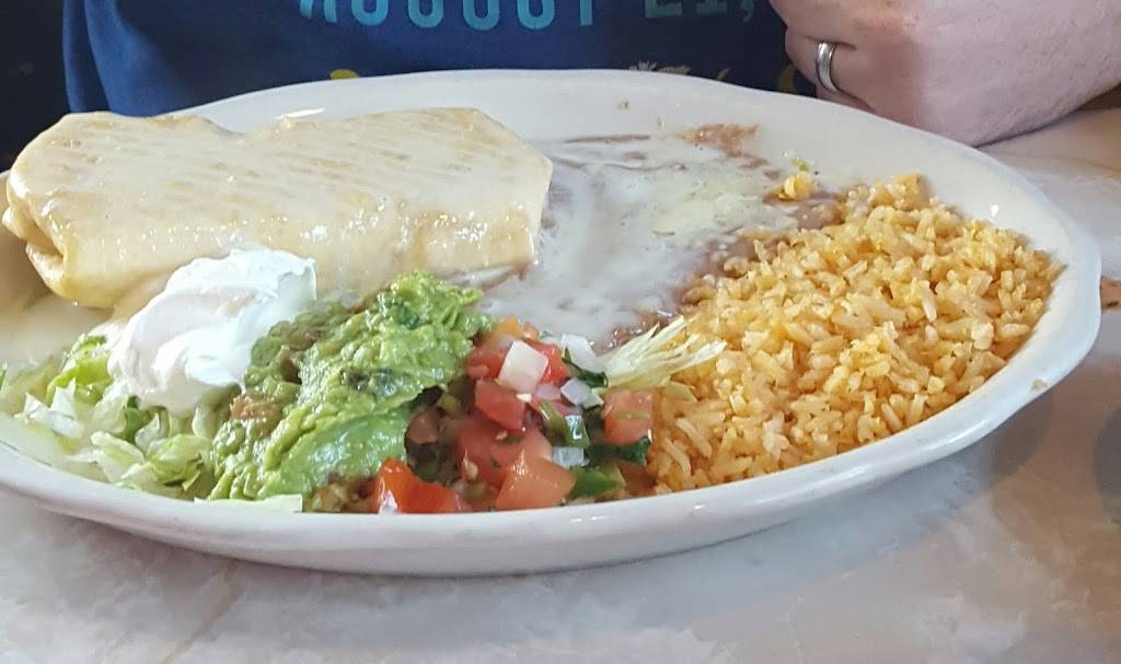 El Nopal | restaurant | 1100 E 9th St, Trenton, MO 64683, USA | 6603397040 OR +1 660-339-7040