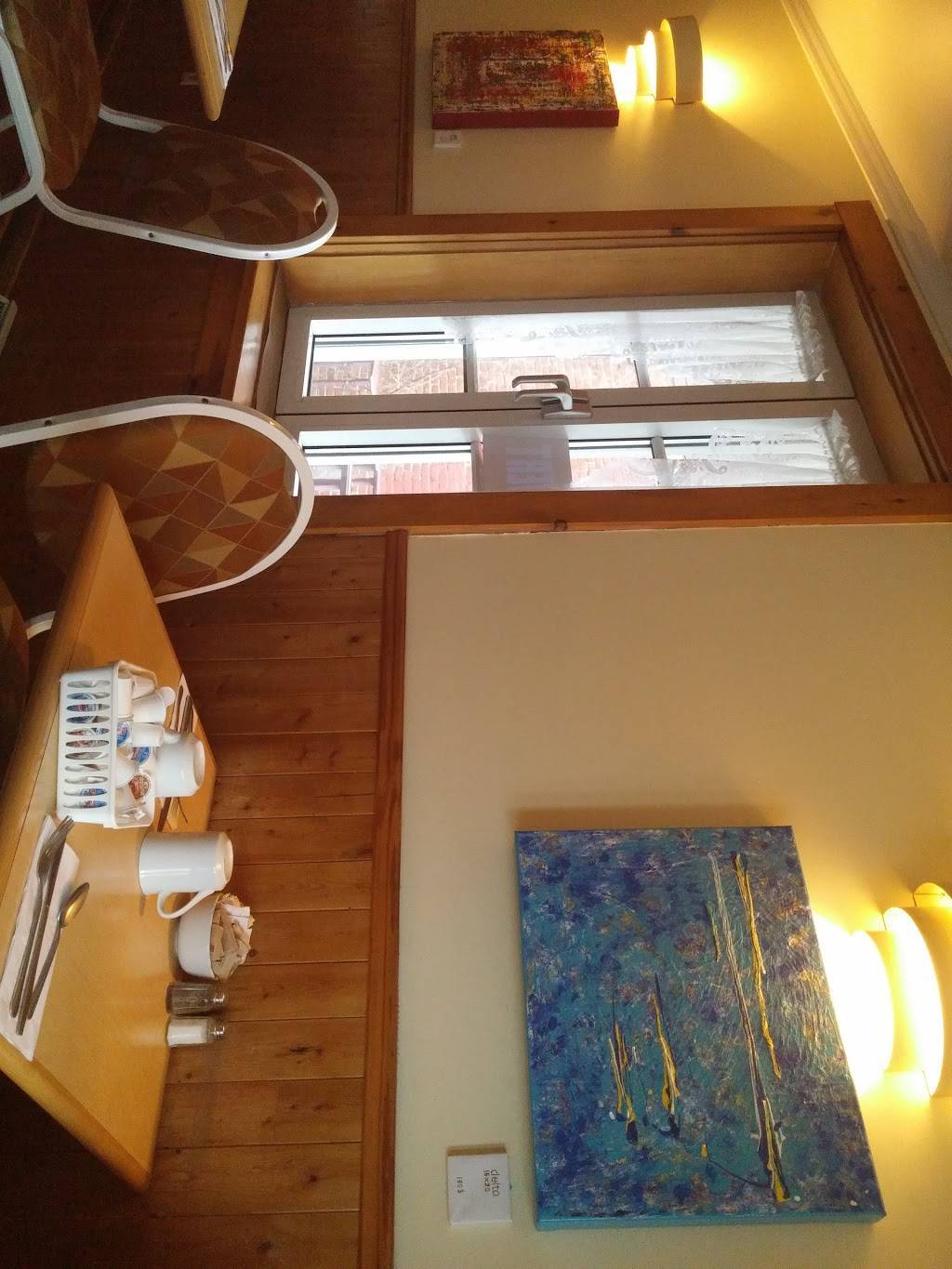 Cafe Du Vieux Beloeil Enr | restaurant | 934 Rue Richelieu, Beloeil, QC J3G 4P9, Canada | 4504640898 OR +1 450-464-0898