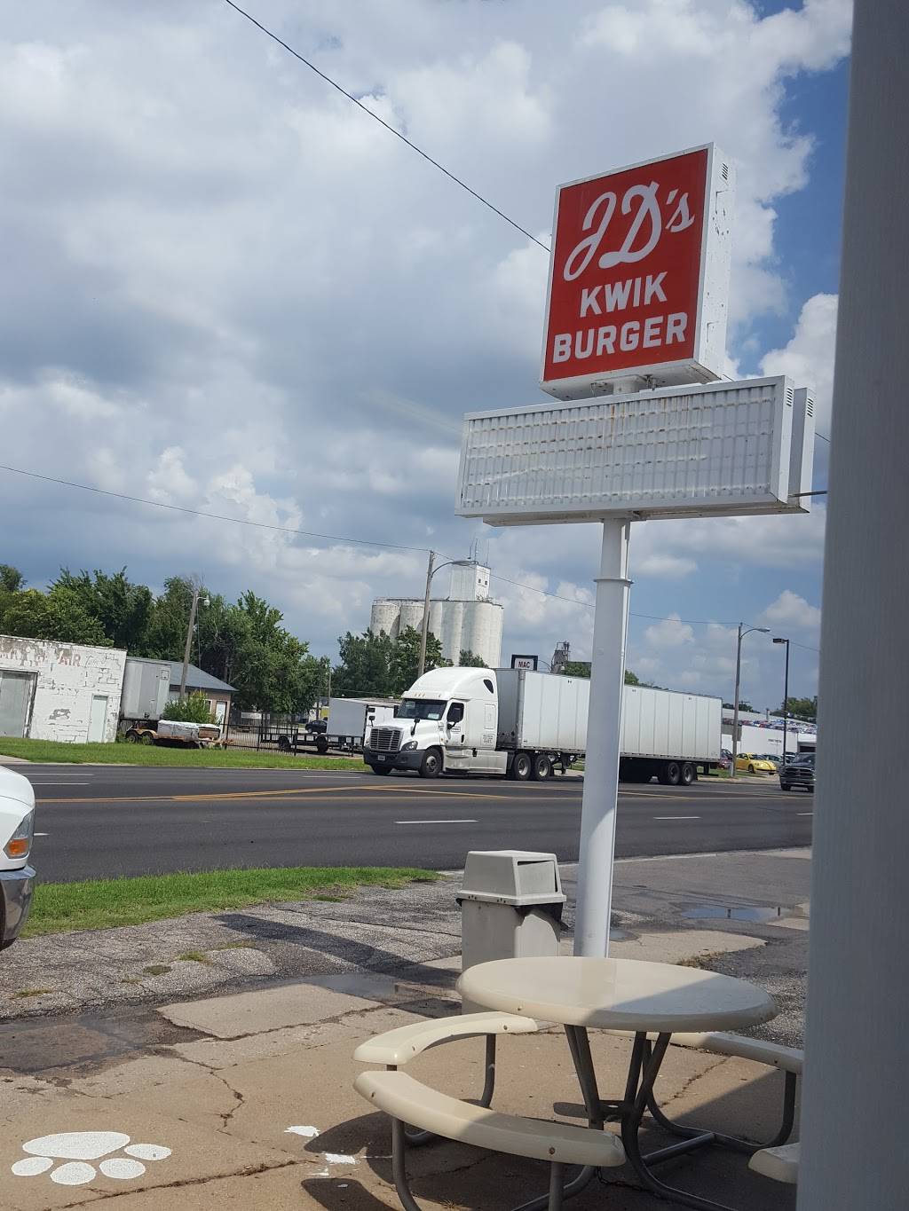 J D's Kwik Burger Restaurant 629 W Kansas Ave, McPherson, KS 67460, USA