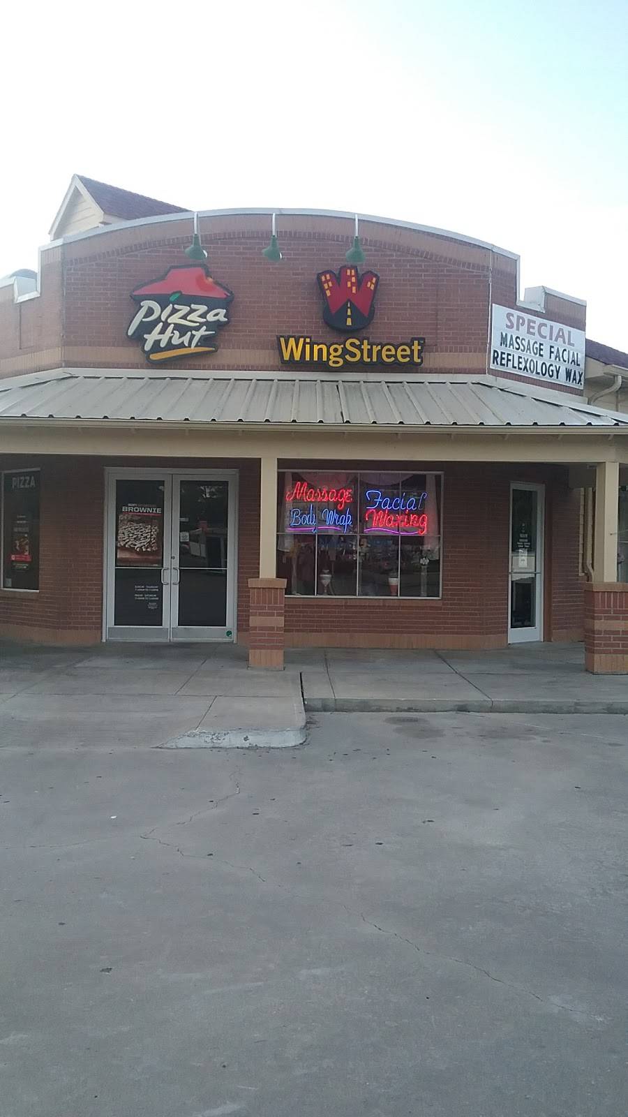 Pizza Hut Restaurant 13750 N Eldridge Pkwy, Cypress, TX 77429, USA