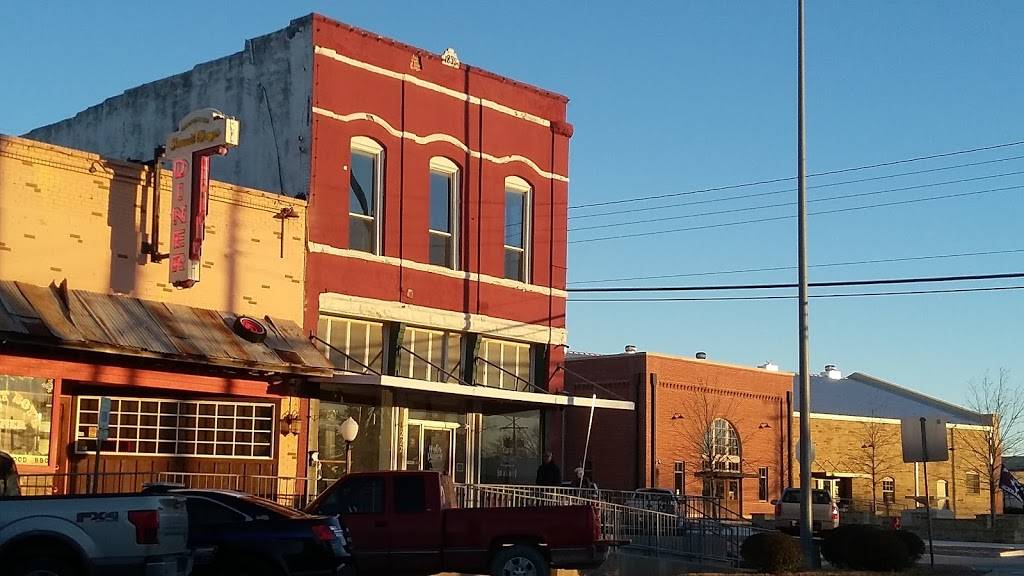 Sweet Boys Diner | restaurant | 220 N Mason St, Bowie, TX 76230, USA | 9408725555 OR +1 940-872-5555