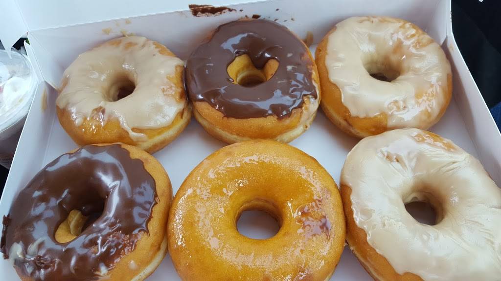 Dunkin | bakery | 2000 S Glenburnie Rd Suite 230, New Bern, NC 28562, USA | 2526315331 OR +1 252-631-5331