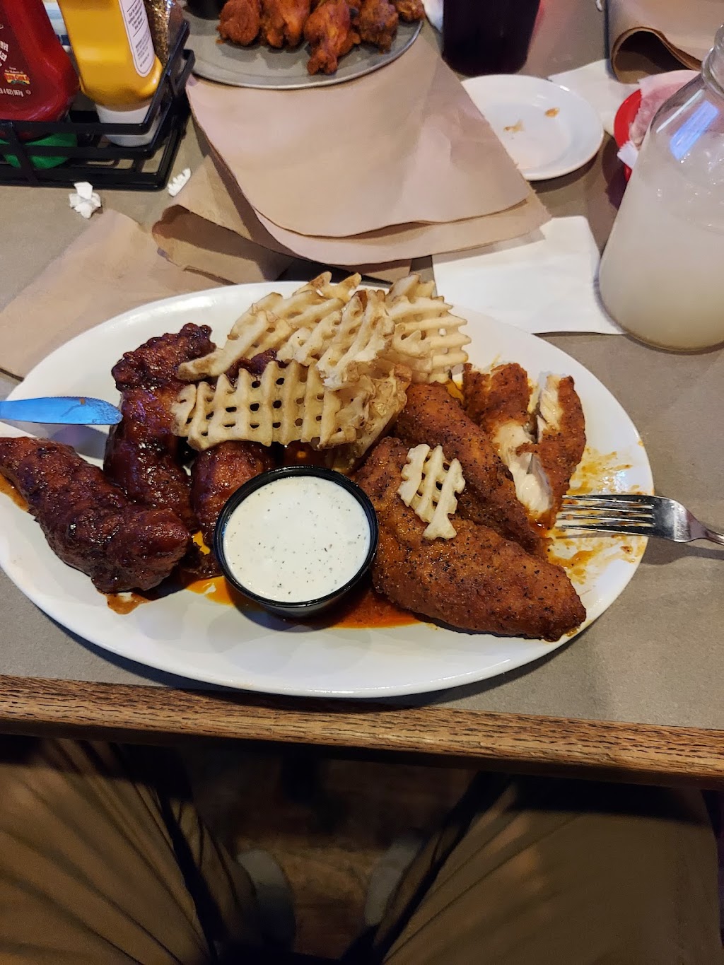 Pluckers Wing Bar | 5100 Belt Line Rd Ste 520, Dallas, TX 75254, USA