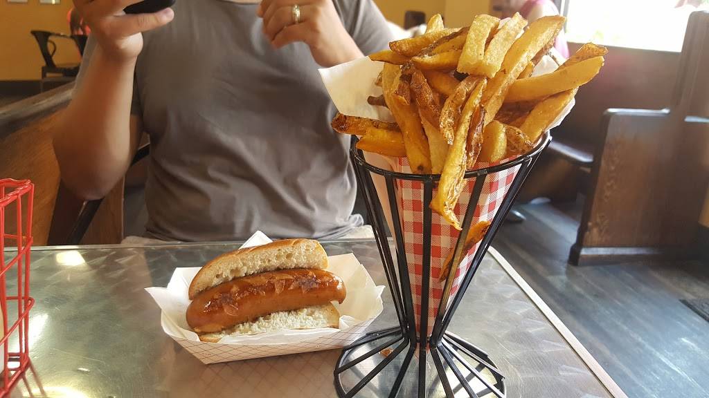 Poynors Pommes Frites | restaurant | 131 Island Dr #3107, Pigeon Forge, TN 37863, USA | 8657747744 OR +1 865-774-7744