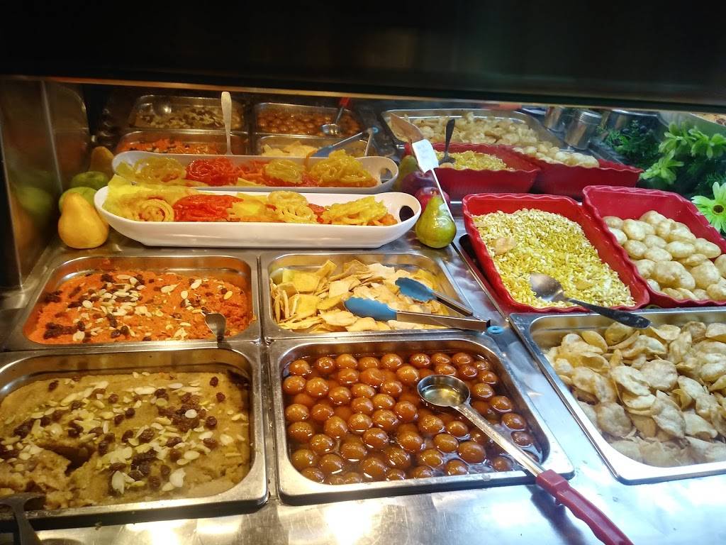 Gagan Sweets | restaurant | 3175 Rutherford Rd, Concord, ON L4K 0A3, Canada | 9055320126 OR +1 905-532-0126