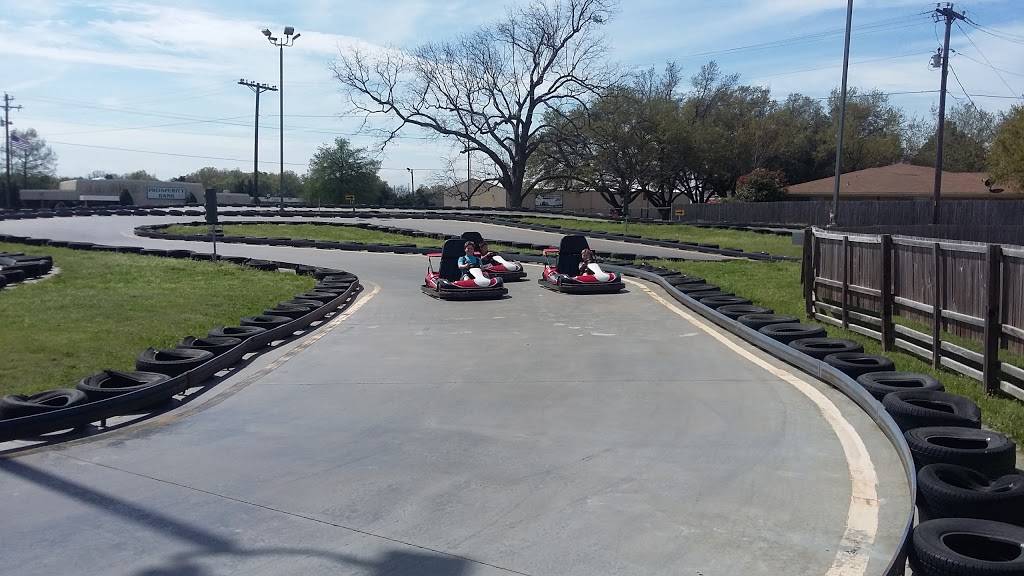 Whatz-Up Family Fun Park | restaurant | 700 E Cedar Creek Pkwy, Seven Points, TX 75143, USA | 9034329955 OR +1 903-432-9955