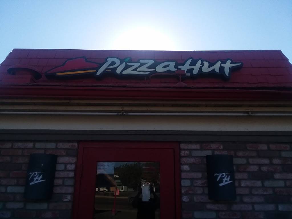Pizza Hut | meal delivery | 855 S Main Ave suite g, Fallbrook, CA 92028, USA | 7607285864 OR +1 760-728-5864