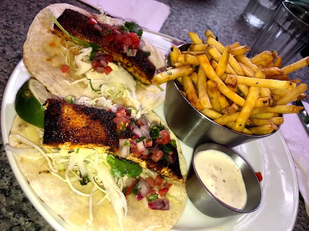 Earls Kitchen + Bar | restaurant | 100 City Centre Dr Unit 1-101, Mississauga, ON L5B 2C9, Canada | 9058972925 OR +1 905-897-2925