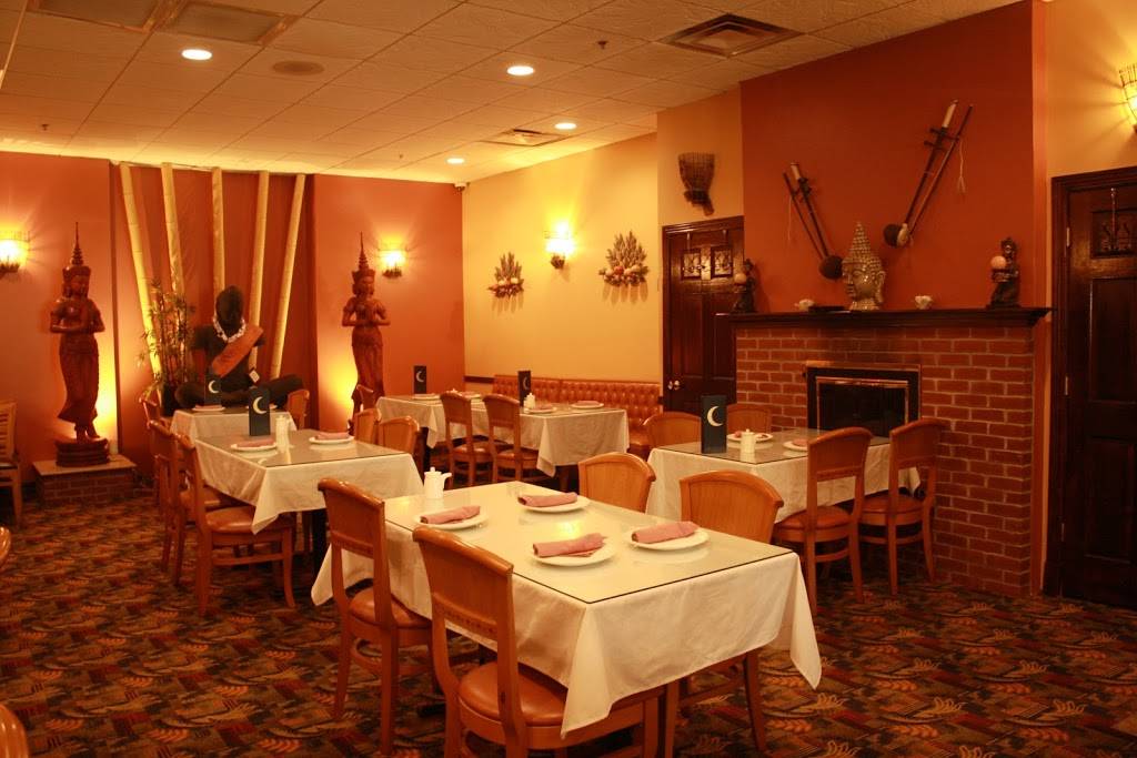Seven Moons North Kingstown | restaurant | 6900 Post Rd, North Kingstown, RI 02852, USA | 4018858383 OR +1 401-885-8383