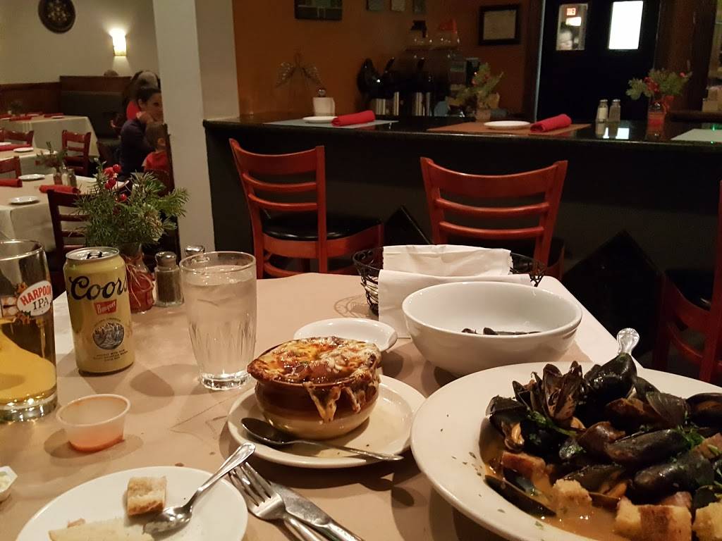 Lolas Bistro & Grill | restaurant | 161 Woodford Ave, Plainville, CT 06062, USA | 8603515459 OR +1 860-351-5459