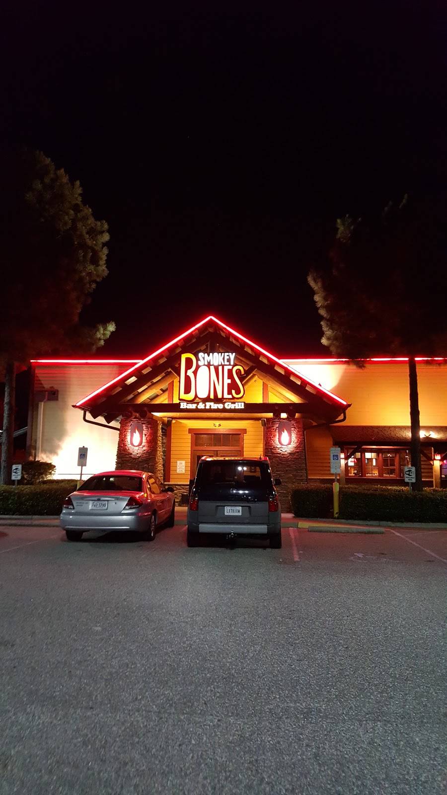 Smokey Bones Bar & Fire Grill | meal takeaway | 12541 Jefferson Ave, Newport News, VA 23602, USA | 7579880028 OR +1 757-988-0028