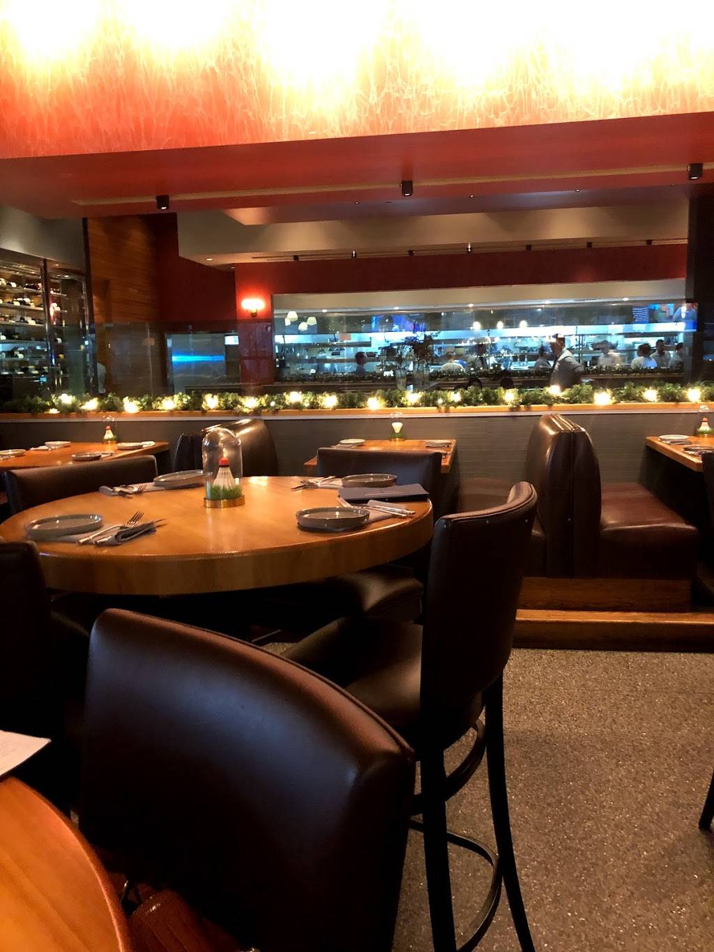 Bristol Seafood + Steak + Social | night club | 51 E 14th St, Kansas City, MO 64106, USA | 8164486007 OR +1 816-448-6007