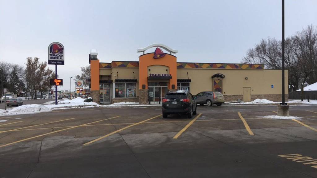 Taco Bell | meal takeaway | 1102 N 2nd St, Clinton, IA 52732, USA | 5632197023 OR +1 563-219-7023
