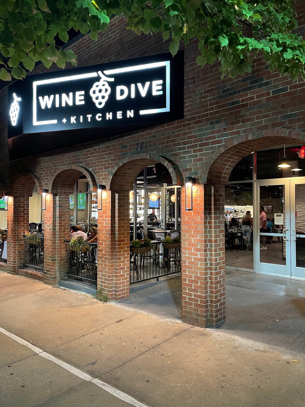 Wine Dive + Kitchen | restaurant | 741 Massachusetts St, Lawrence, KS 66044, USA | 7858563483 OR +1 785-856-3483