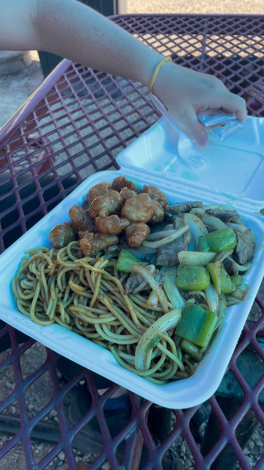 Red Wok Kitchen Chinese Express | restaurant | 39 W 100 N, Moab, UT 84532, USA | 4352208625 OR +1 435-220-8625