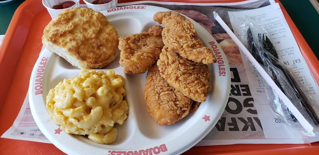 Bojangles Famous Chicken n Biscuits | restaurant | 2190 Philpott Rd, South Boston, VA 24592, USA | 4345757992 OR +1 434-575-7992