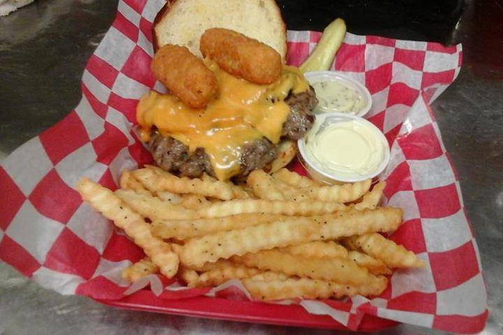 Mateys Irish Pub | night club | 419 N Grant St, Crown Point, IN 46307, USA | 2196638155 OR +1 219-663-8155