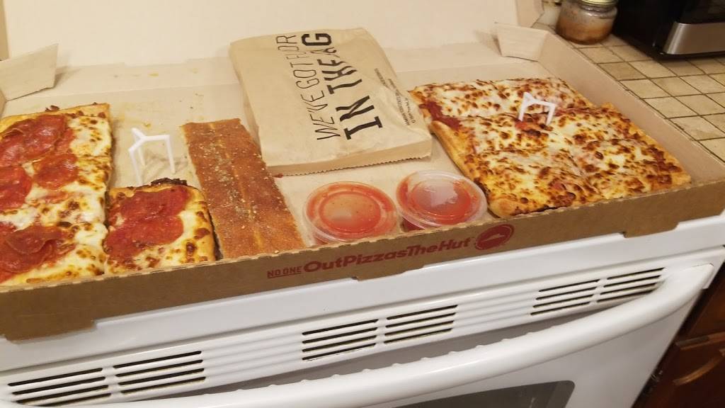 Pizza Hut | meal takeaway | 325 W Freedom Ave, Burnham, PA 17009, USA | 7172424465 OR +1 717-242-4465