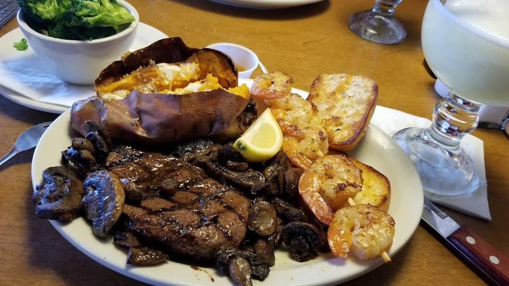 Texas Roadhouse | restaurant | 3201 Deerfield Dr, Janesville, WI 53546, USA | 6087579700 OR +1 608-757-9700