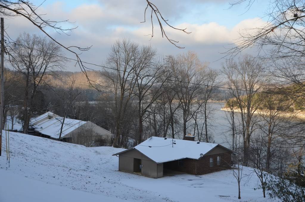 The Retreat At Center Hill Lake and Hickory Cafe | restaurant | 358 Relax Dr, Smithville, TN 37166, USA | 6155974298 OR +1 615-597-4298