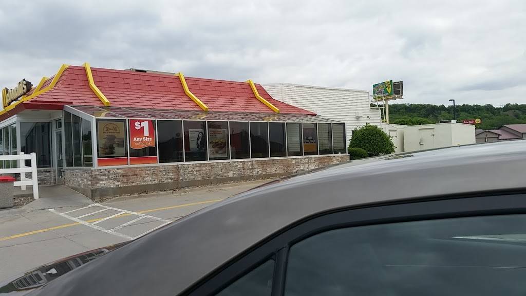 McDonalds | cafe | 1304 US Hwy 136 W, Rock Port, MO 64482, USA | 6607446677 OR +1 660-744-6677