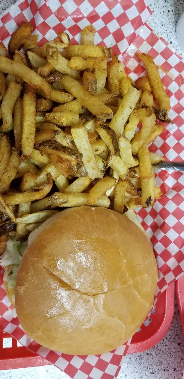 Olde Feed Barn | restaurant | 702 E Cherokee Ave, Sallisaw, OK 74955, USA | 9187760609 OR +1 918-776-0609