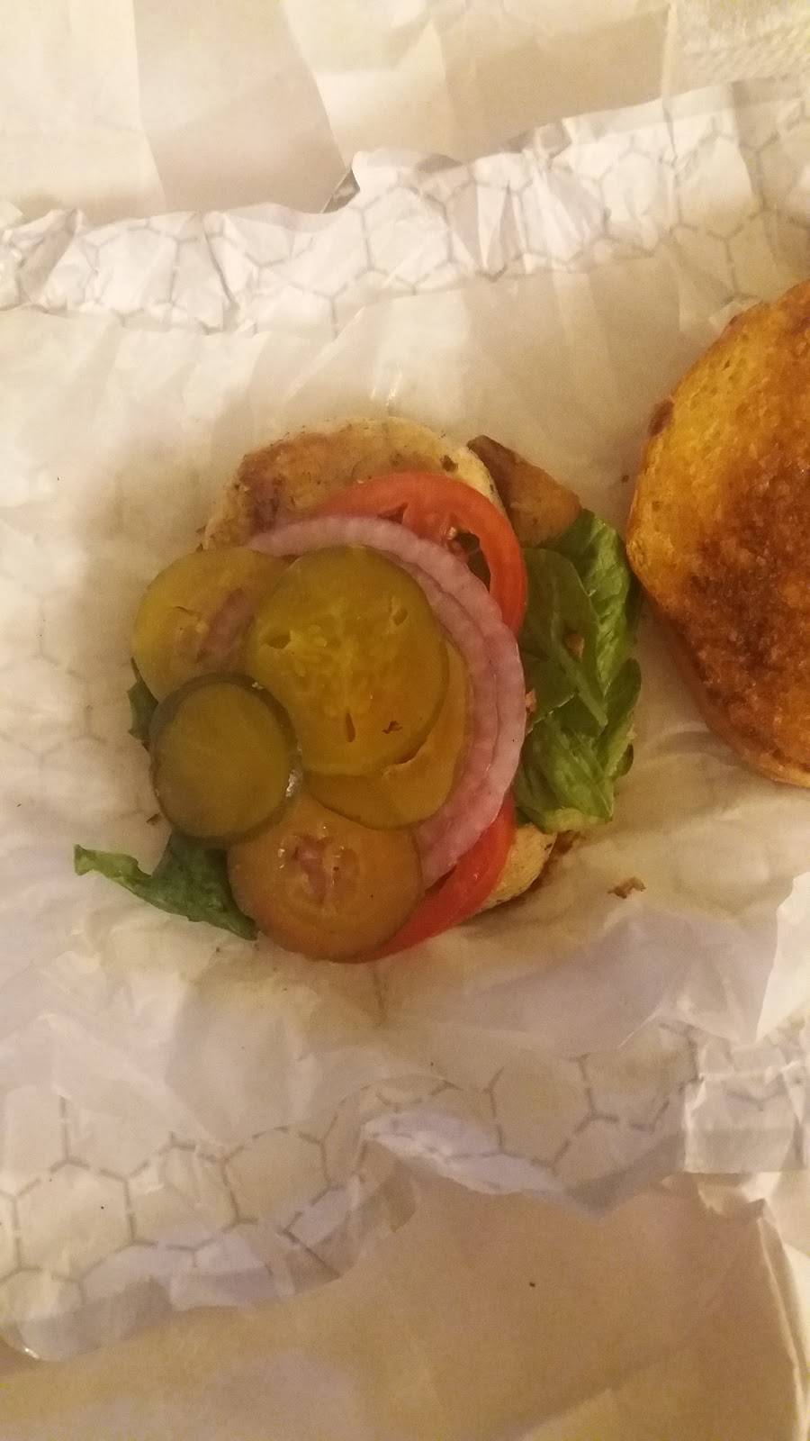 Celebrity Grill | restaurant | 777 Casino Center Dr, Maryland Heights, MO 63043, USA | 8557854263 OR +1 855-785-4263
