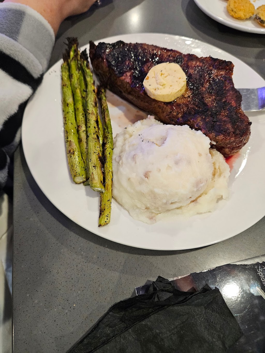 Bar Ziek | restaurant | 72 E Morgan St, Martinsville, IN 46151, USA | 7653150001 OR +1 765-315-0001