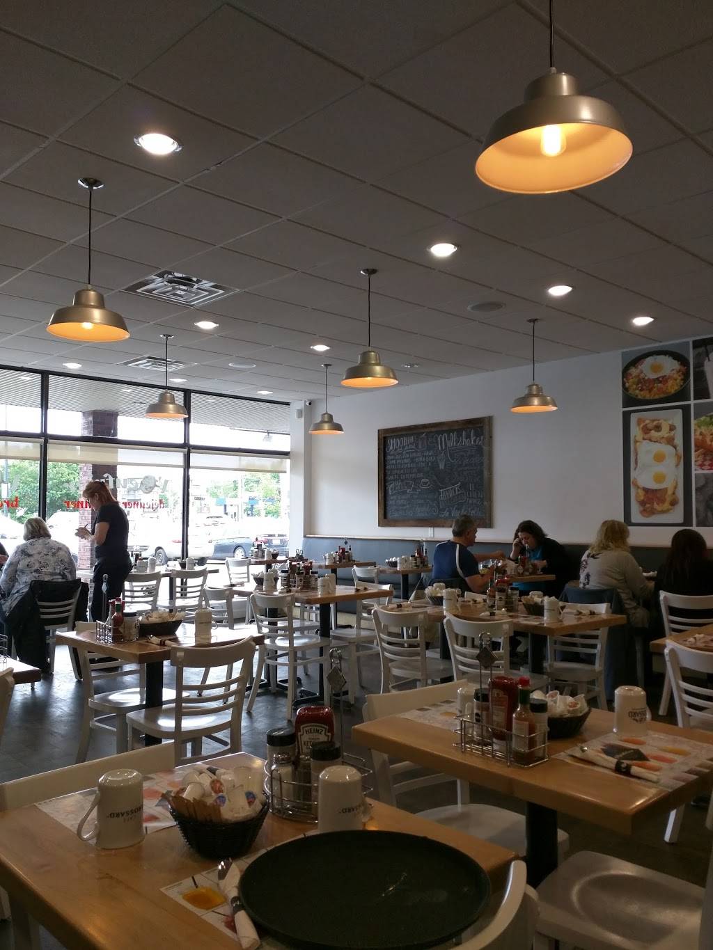 LOeufrier DDO | restaurant | 4313 Boul Saint-Jean, Dollard-des-Ormeaux, QC H9H 2A4, Canada | 5146753833 OR +1 514-675-3833