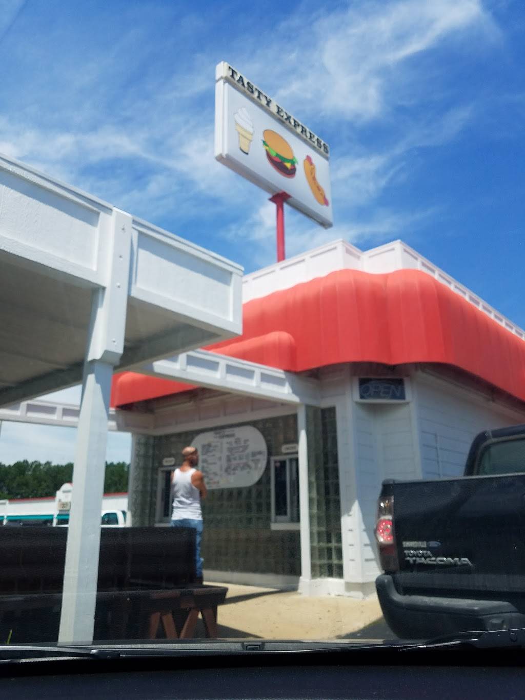 Tasty Express | restaurant | 1684 N Main St, Summerville, SC 29483, USA | 8438512704 OR +1 843-851-2704