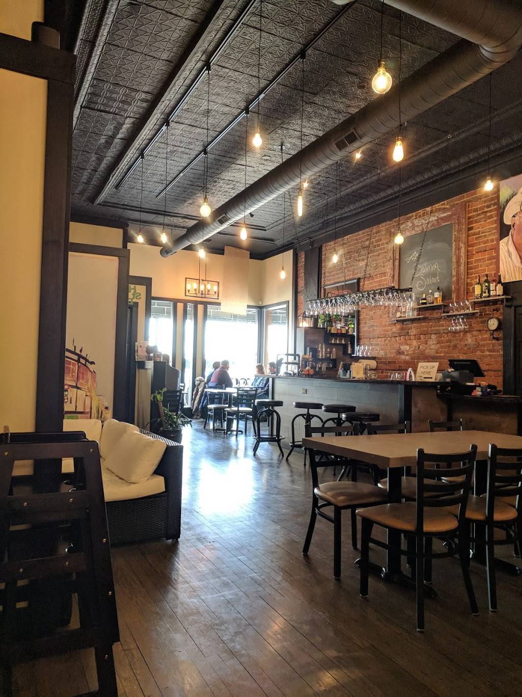 Somkit (Touch of Thai) | restaurant | 214 W 1st St, Dixon, IL 61021, USA | 8152848499 OR +1 815-284-8499