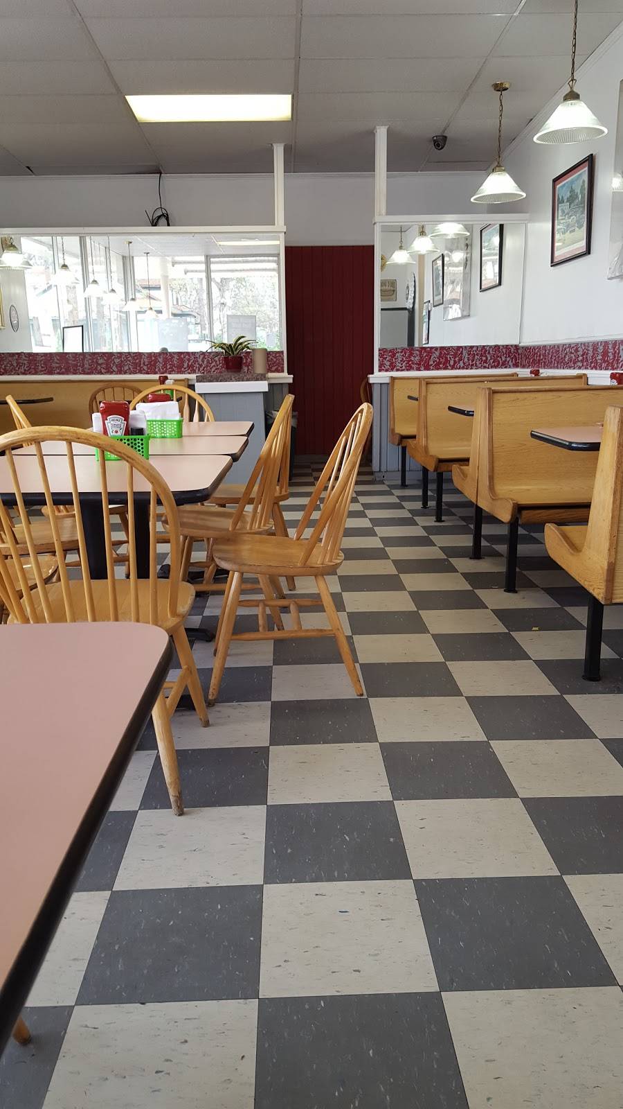 Dairy Queen | restaurant | Hwy 11 & Main St, Hughes Springs, TX 75656, USA | 9036392530 OR +1 903-639-2530
