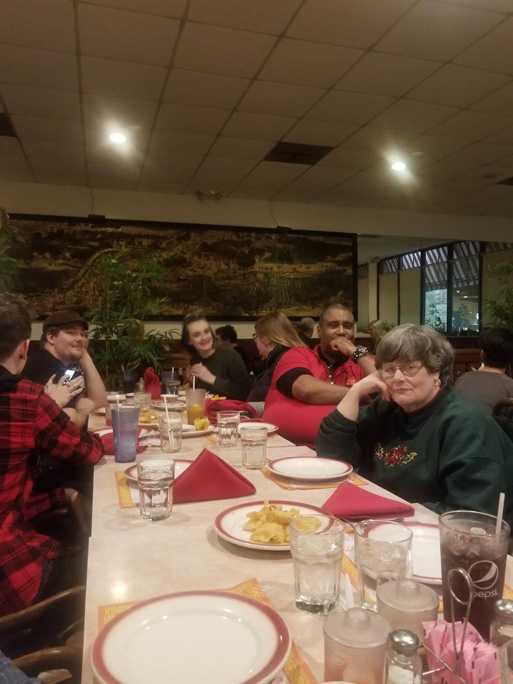North Dragon 6245 N Oak Trafficway, Kansas City, MO 64118, USA