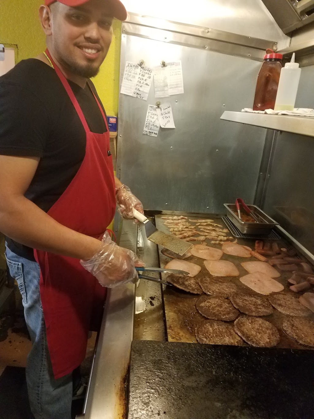 El Rodeo Burritos/hotdogs and Hamburgers | restaurant | 121 E Broadway St, Denver City, TX 79323, USA | 8065924521 OR +1 806-592-4521