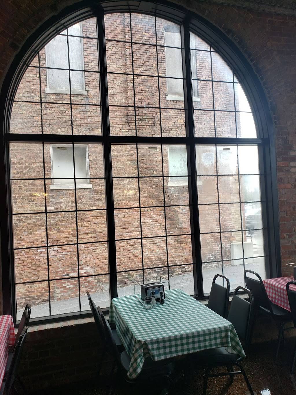 Tower Square Pizza | restaurant | 100-198 E Taylor St, Marion, IL 62959, USA | 6189977992 OR +1 618-997-7992