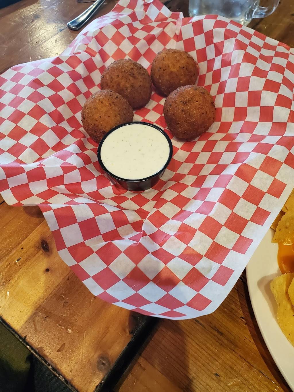 Big Al’s Down The Hatch | restaurant | 200 S Rogers St, Waxahachie, TX 75165, USA | 2149801120 OR +1 214-980-1120