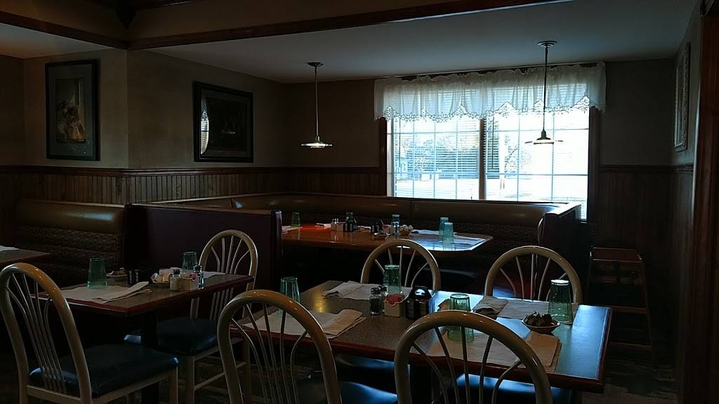 Woodys Family Restaurant | restaurant | 18706 Springfield Rd, Groveland, IL 61535, USA | 3093876750 OR +1 309-387-6750