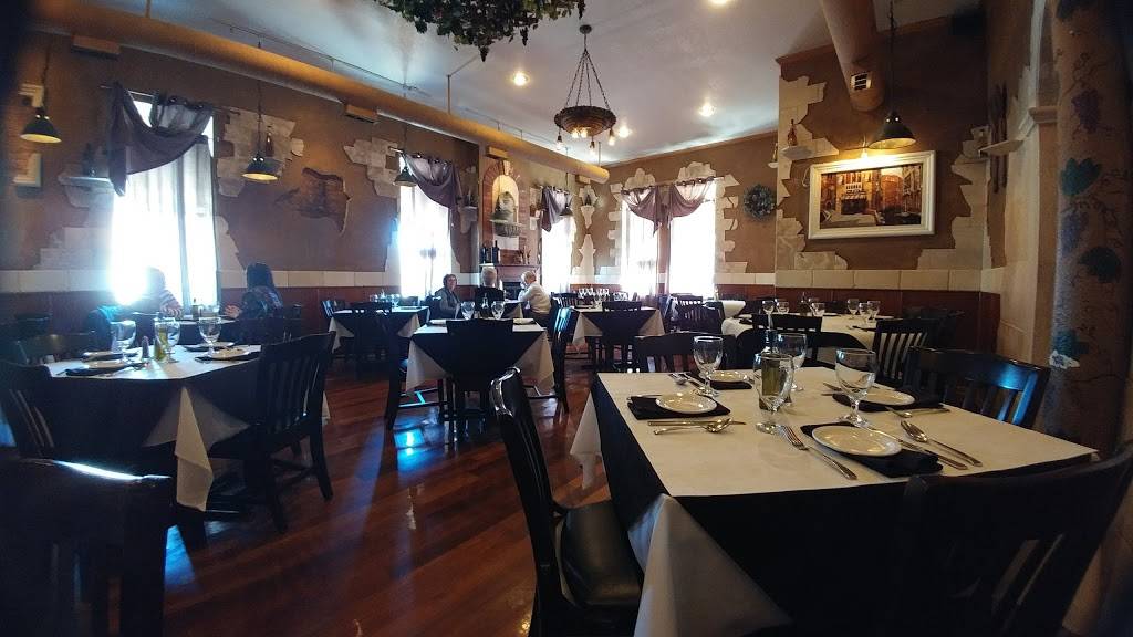 Basil Tree Ristorante | restaurant | 123 E 1st St, Dixon, IL 61021, USA | 8152887555 OR +1 815-288-7555