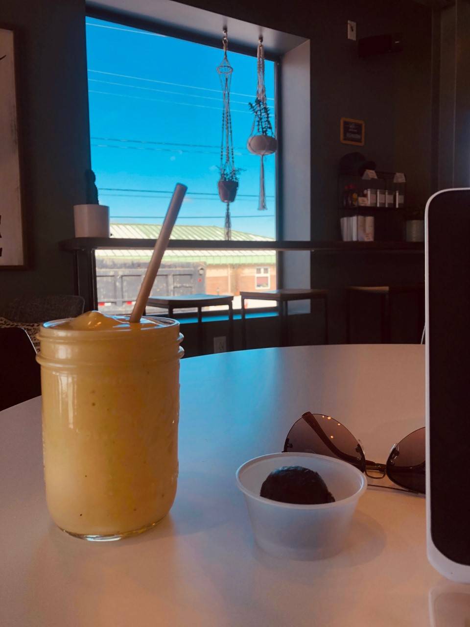 The Maca Root Juice Bar & Eatery | restaurant | 305 E Water St, Sandusky, OH 44870, USA | 4193579286 OR +1 419-357-9286