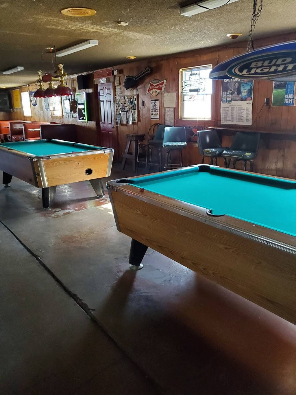 Hurricane Sherrys Bar | restaurant | 625 S Main St, Wellsville, KS 66092, USA | 7852421918 OR +1 785-242-1918