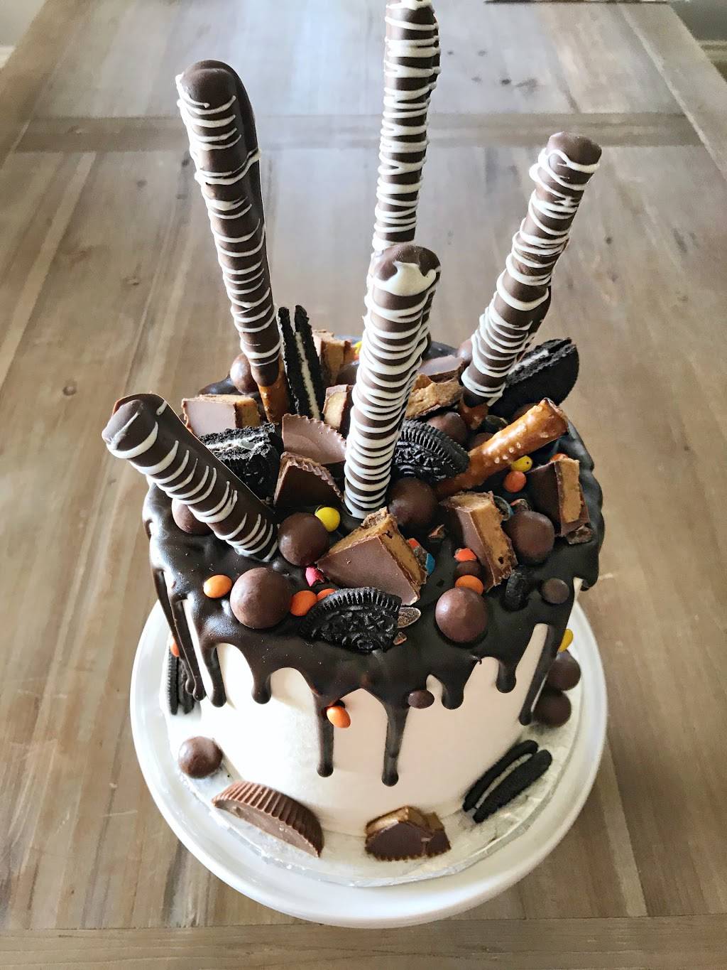 Sugar Bee Sweets Bakery | cafe | 201 N East St, Arlington, TX 76011, USA | 8179038661 OR +1 817-903-8661